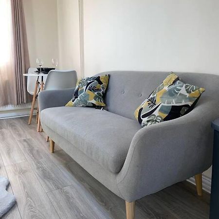 Modern 1 Bed Apartment In The City Centre Of Дарби Екстериор снимка