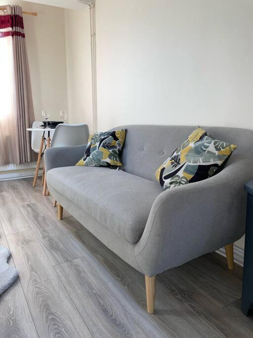 Modern 1 Bed Apartment In The City Centre Of Дарби Екстериор снимка