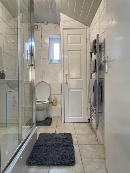 Modern 1 Bed Apartment In The City Centre Of Дарби Екстериор снимка